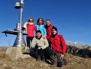 62 Alla croce di Cima Pare (1642 m) con al fianco la Regina 